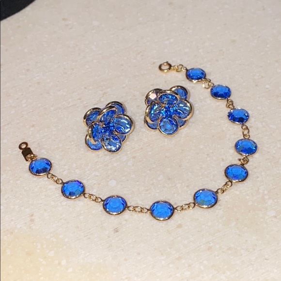 VINTAGE Swarovski Blue Crystal Pierced Earrings - Picture 5 of 8